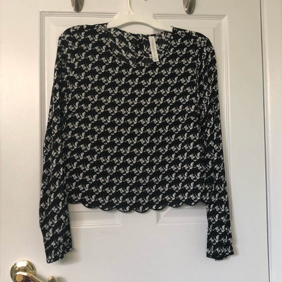 Aeropostale Tops - Aeropostale bird crop top